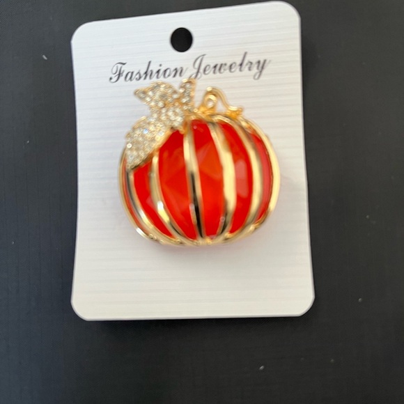 Fall/Autumn Pumpkin Brooch-Brooches are Back 2024/2025 - Picture 3 of 4